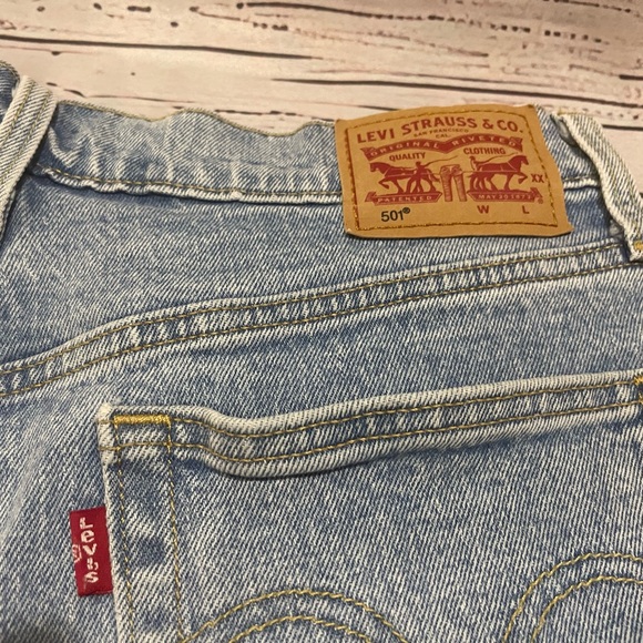 Levi’s women’s vintage shorts - Picture 2 of 4